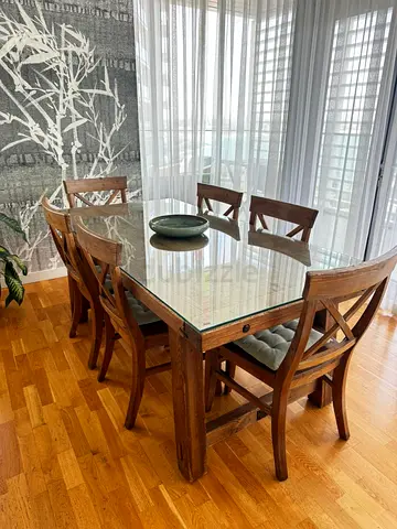 Pottery Barn Dinning Table Plus 6 Chairs  All in excellent conditions   Selling all Dhs 6500 Table b