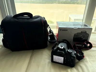 Canon EOS 4000