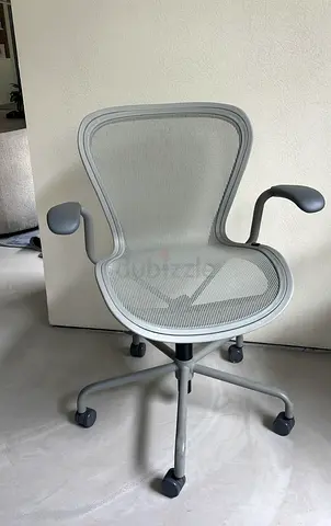 Ergonomic Mesh Swivel Office Chair – Comfortable  Adjustable