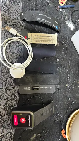 Used Huawei Smartwatch D with BP monitoring Charging Cable and Extra Straps