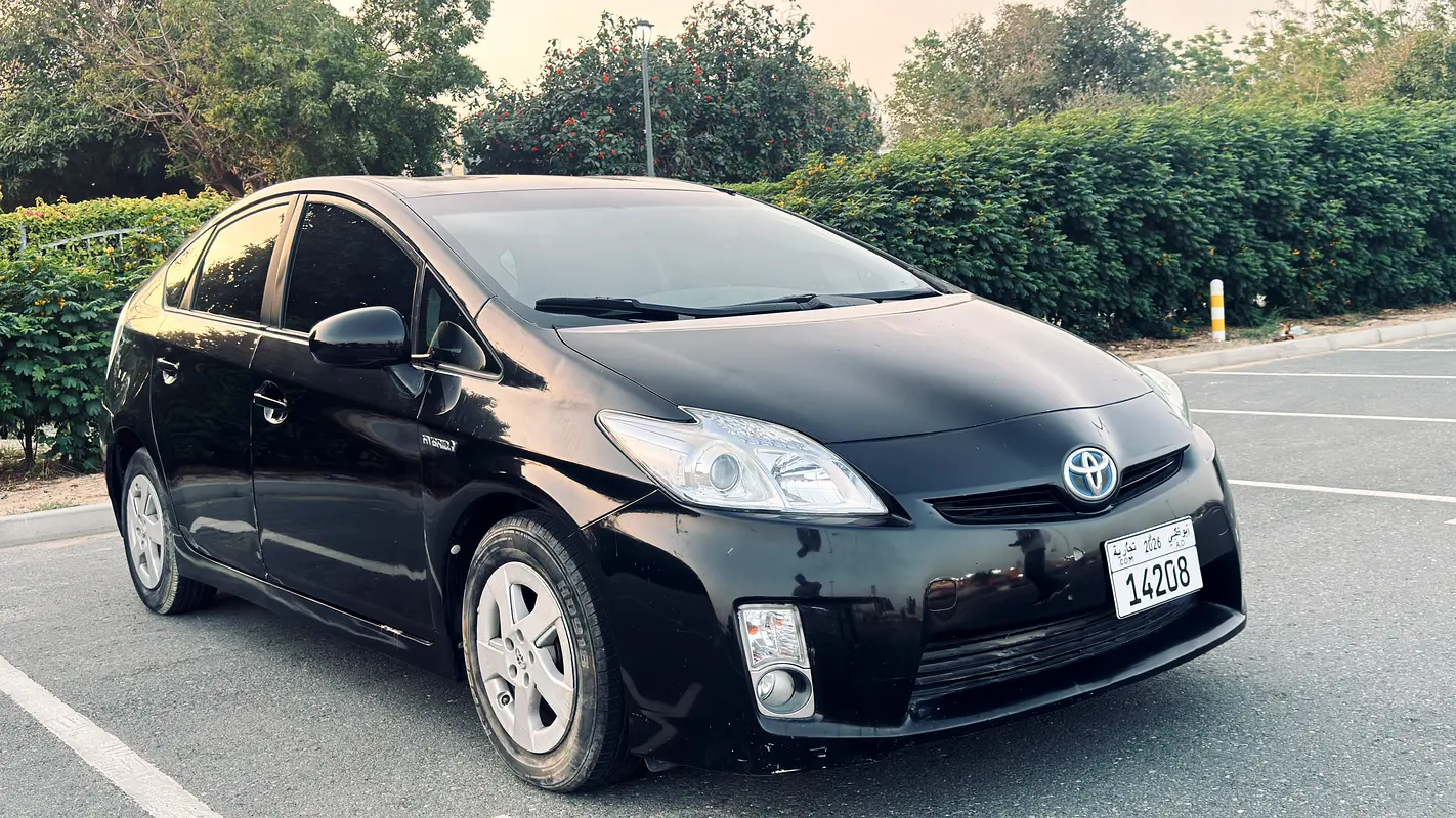 Toyota Prius 2011 — photo 1 of 18