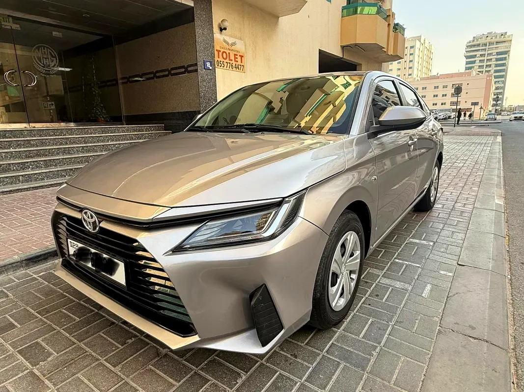 Toyota Yaris 2024 — photo 1 of 12
