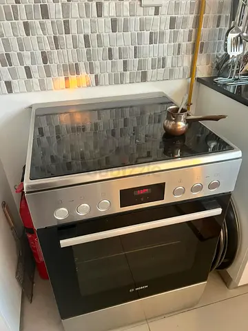 Bosch Electric Ceramic Cooktop with Built-in Oven - Good Condition
