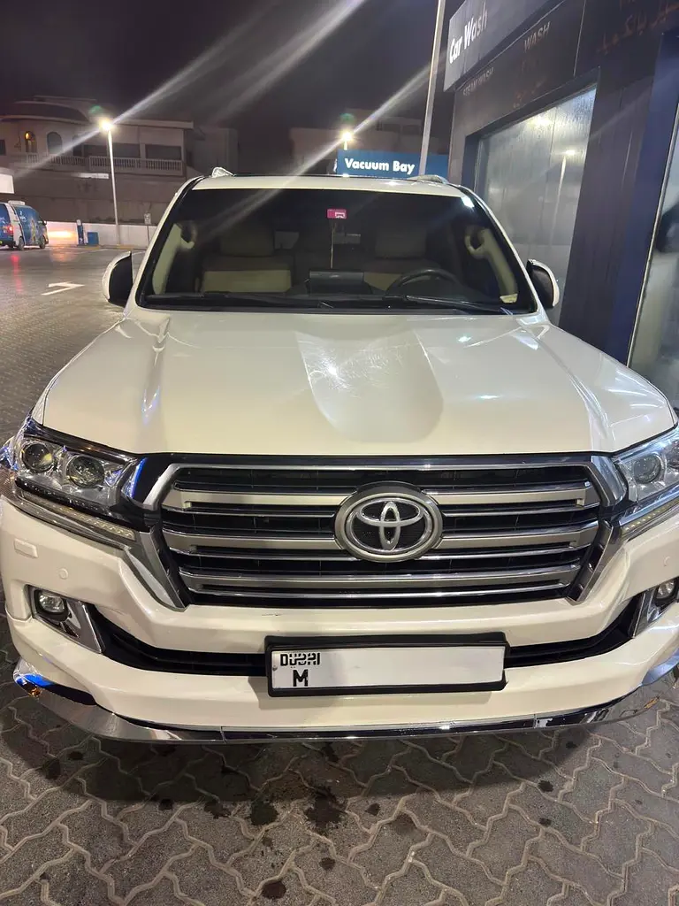 Toyota Land Cruiser 2018 — photo 1 of 7
