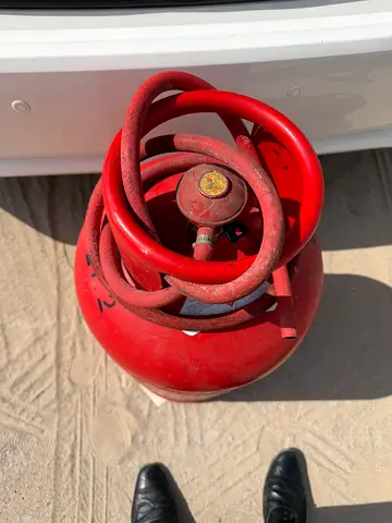 Gas cylinder (empty) with regulator and pipe