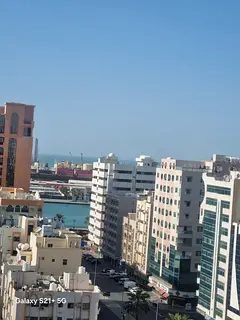 Apartment with a balcony overlooking the sea; prime location close to all amenities; spacious and co