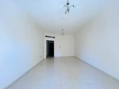 شقة مريحة غرفتين وصالة | قريبة من الحديقة | شرفة | حمامان | تكييف مركزي | مبنى عائلي | موقع مميز 📍