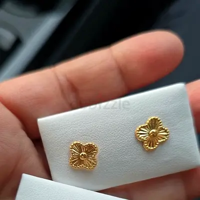 Real 18k Gold Pair Floral Screw Earring