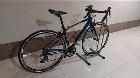 Giant Road Bike: SCR 2 size 49 (XS)
