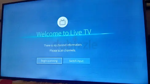 Smart TV - Good Working Condition There is no remote and there are seven lines on the screen.