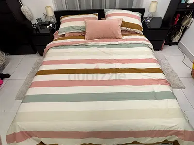Queen bed set, 2 bedside tables, 1 small bookshelf and 1 dressing table