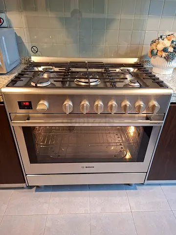 Bosch Stainless Steel Gas Range with Built-in Oven