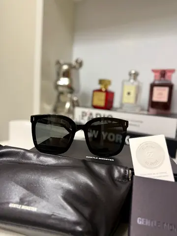 GENTLE MONSTER HER 01 - Black Square Polarized Sunglasses - Like New