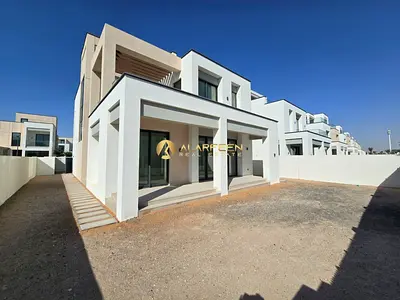 4 BR Villa | Brand new | Vacant | Great Location