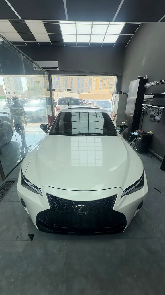 Lexus IS-Series 2021 — photo 1 of 7