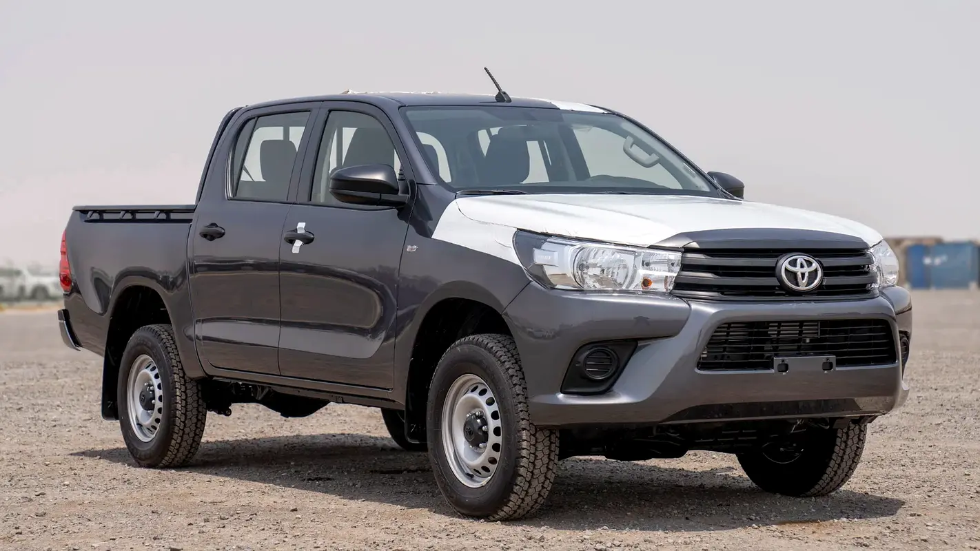Toyota Hilux 2026 — photo 1 of 18