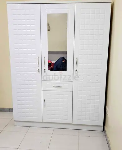 Cupboard 3door 6moth used only