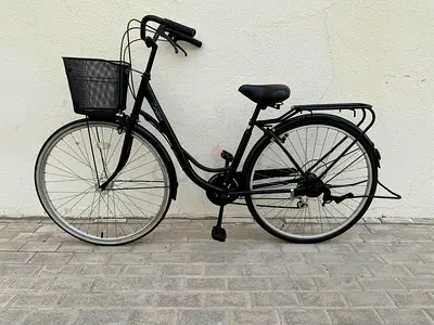 High quality Beautiful Cruiser Bike 6 speed Shimano Tyres size 27 Perfect Condition Neat and clean