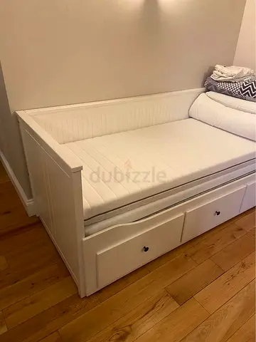 Ikea Hemness daybed with 2 new ikea mattress
