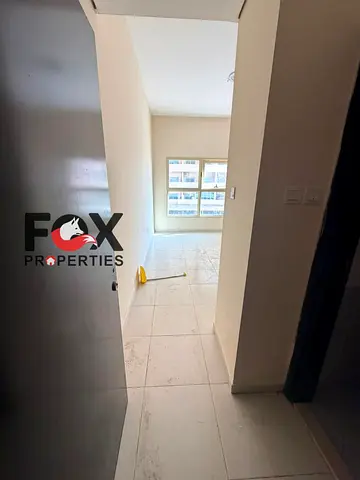 غرفة وصالة للإيجار السنوي في عجمان  بلكونة بإطلالة مفتوحة ومساحات ممتازة موقع قريب من مخرج دبي والشارقة