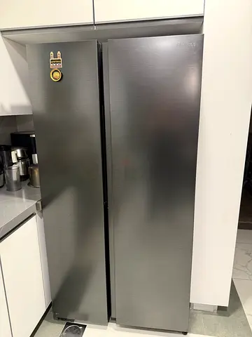 Samsung Refrigerator Side by side 647L in mint condition