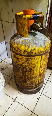 gas cylinder