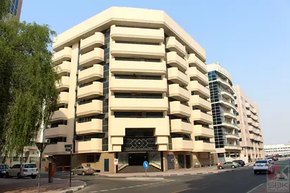 One Month Rent Free-Spacious 2 BR Flat