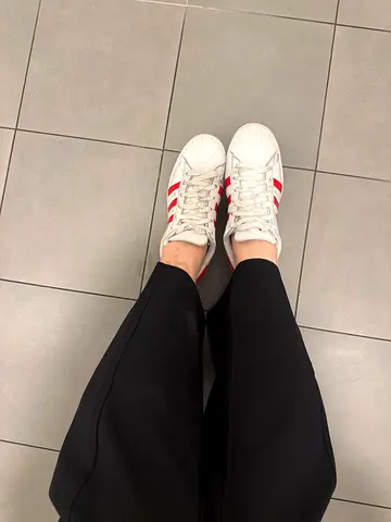 Women shoes worn without socks