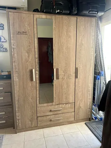 4 Door Wooden Wardrobe with Mirror and 2 Drawers