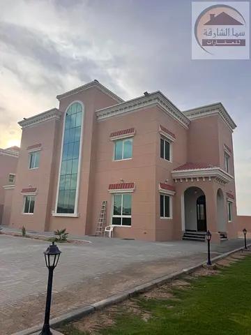 تملاك فيلا احلامك في ارقي منطاطق الشارقة بالتحديد منطقة الجرينة موقع فنان وحيوي  للبيع فيلا فخمة ومساحات كبيرة