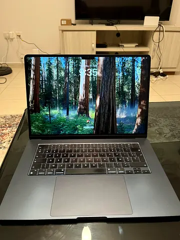MacBook Air 15-inch Space Gray - very good Condition