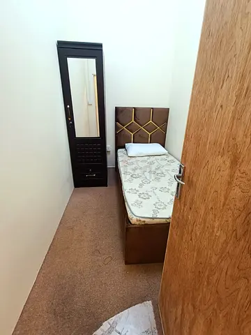 Spacious Executive Space Available only for LADIES