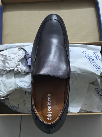 Oaktrak Brown Leather Slip-On Mens Dress Shoes - Size EU 45, Brand New.
