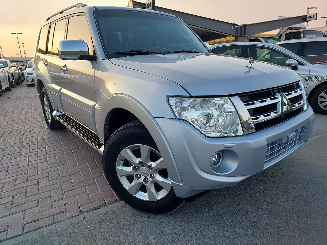 Mitsubishi Pajero 2013 — photo 1 of 20