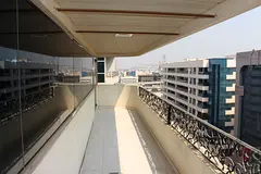 One Month Rent Free-Spacious 2 BR Flat