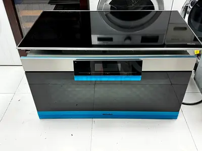 Miele Built-in Oven with Induction Cooktop - Excellent Condition