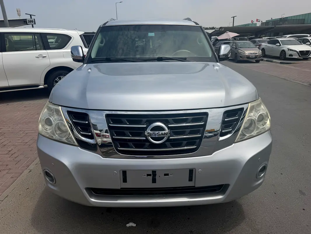 Nissan Patrol 2011 — photo 1 of 11
