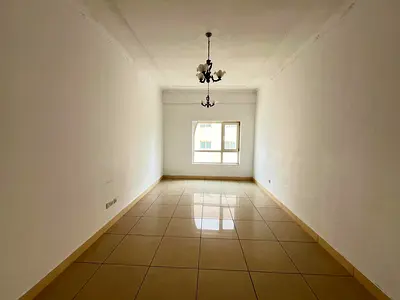 غرفة وصالة واسعة | إطلالة حديقة | مبنى عائلي | المجاز 3