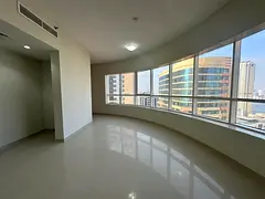 Luxury 3-bedroom apartment with a living room in Al Khan Corniche, Sharjah - Free central air condit