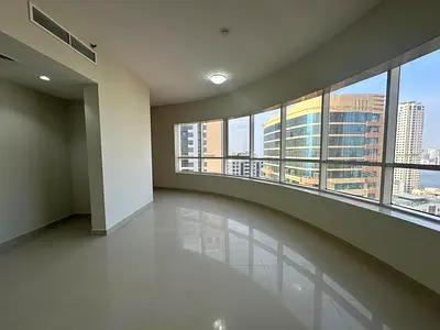 Luxury 3-bedroom apartment with a living room in Al Khan Corniche, Sharjah - Free central air conditioning - Free parking - Open view - 3 bathrooms -