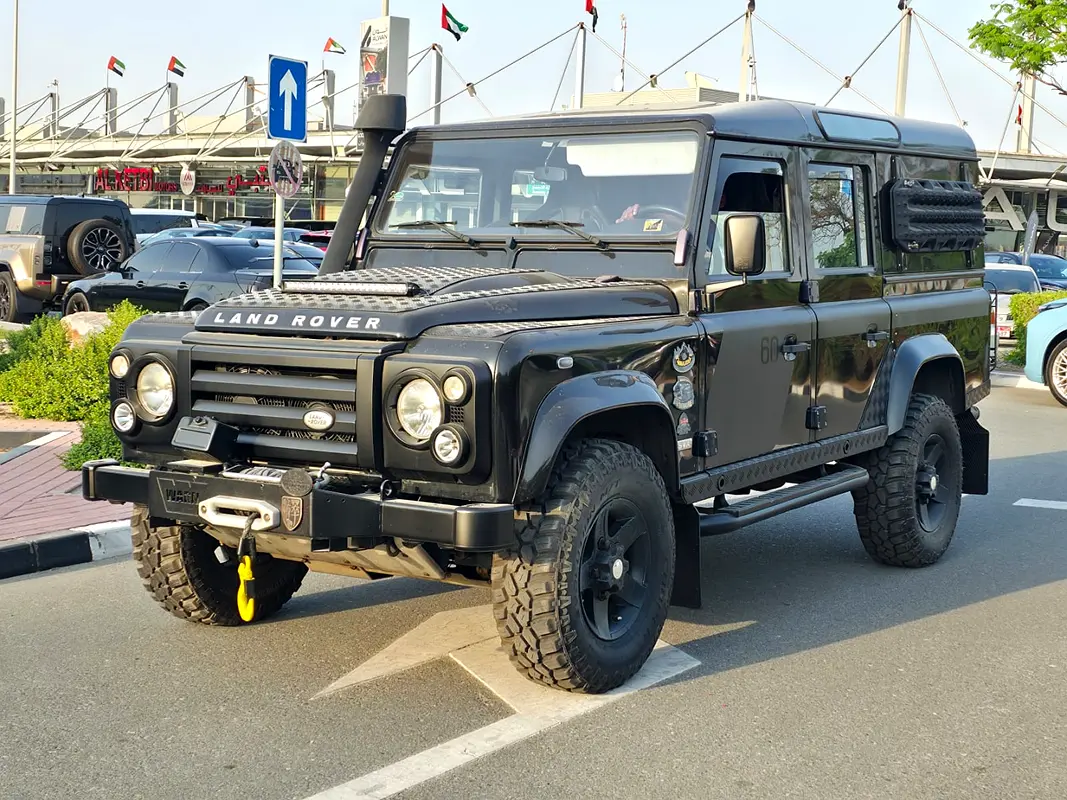 Land Rover Defender 2008 — photo 1 of 17