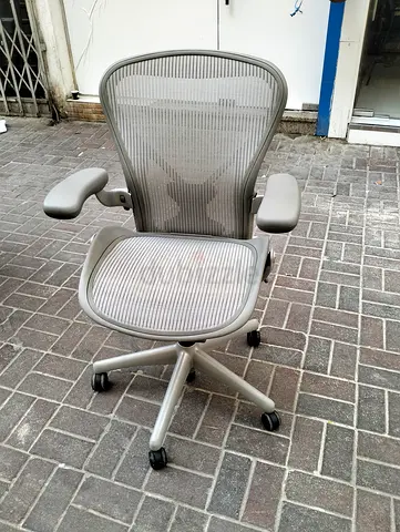 Herman Miller Areon classic chair size B size and C full loaded available for selling