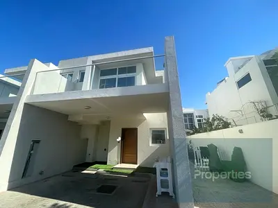 Corner Unit I Pool View I Spacious
