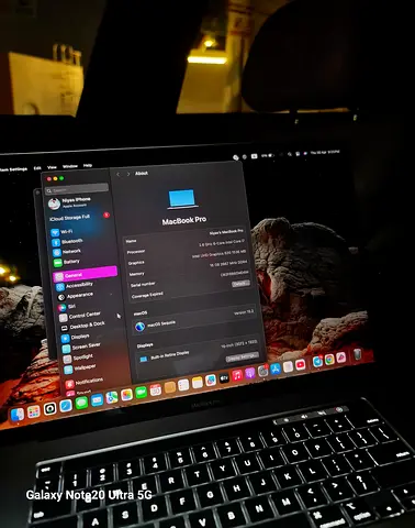 Macbook pro like new. Charging  cycle below 185 only