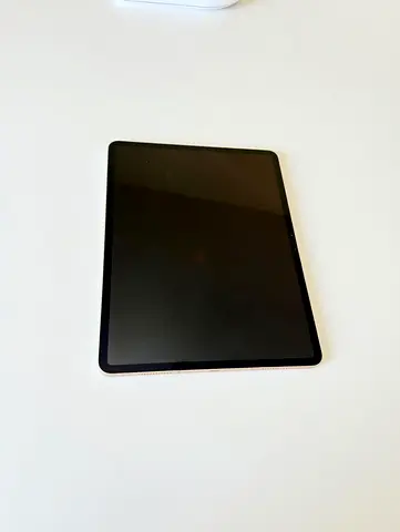 Apple iPad Air 13-inch (M4) – Space Grey
Wi-Fi + Cellular