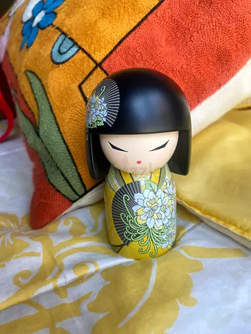 Hand-painted Japanese Kokeshi Doll - Decorative Wooden Figurine