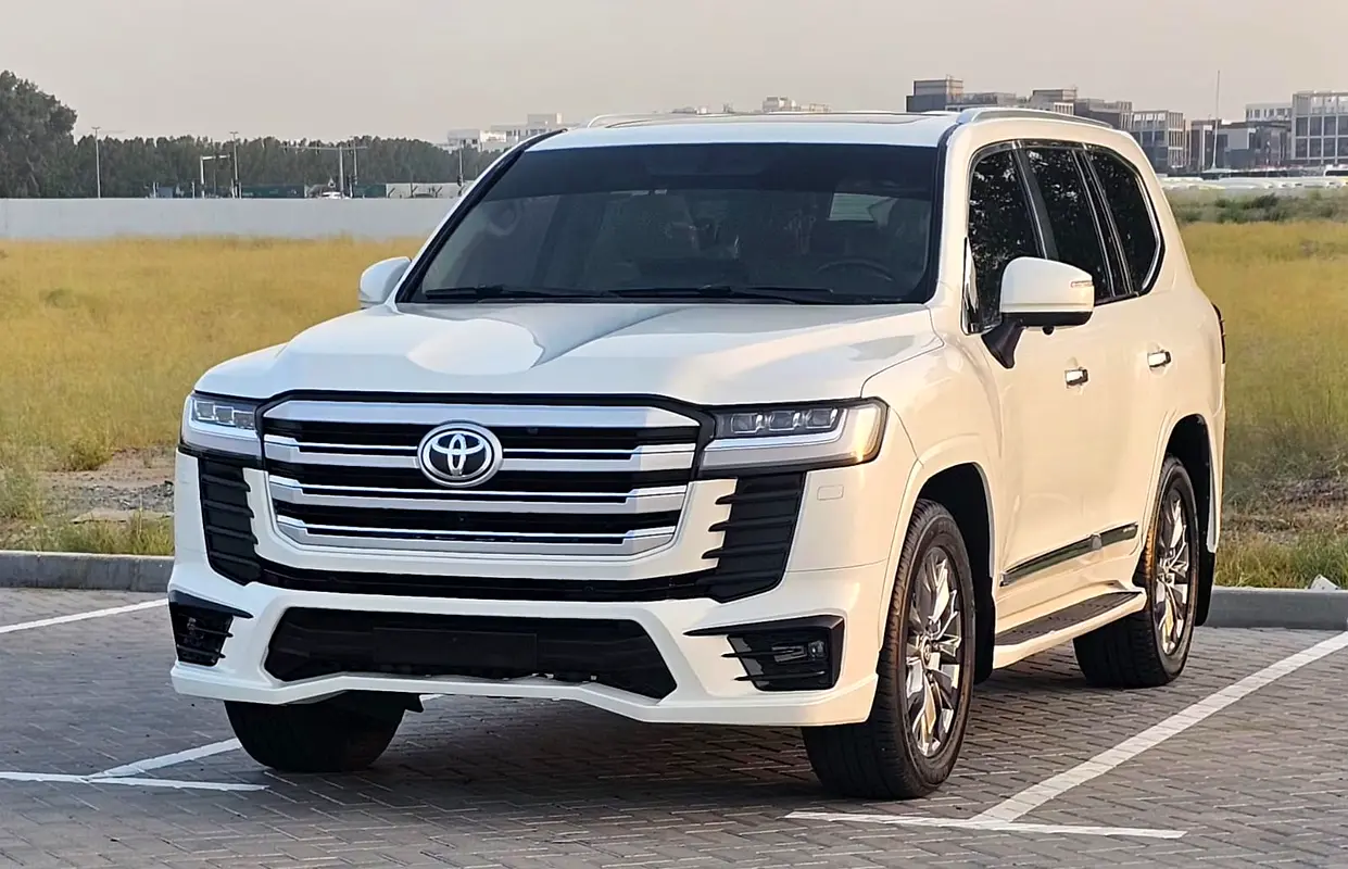 Toyota Land Cruiser 2011 — photo 1 of 18