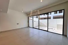 SPACIOUS 4BR / SINGLE ROW / PRIME LOCATION