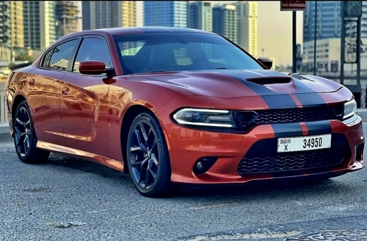 Dodge Charger 2020 — photo 1 of 10