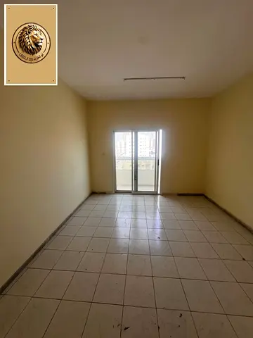 فرصة سكنية مميزة في منطقة الجرف 2 🏢 ​للإيجار السنوي: غرفة وصالة واسعة ​شقة مريحة بموقع استراتيجي توفر لك سهولة التنقل والراحة التامة. ​تفاصيل العقار: